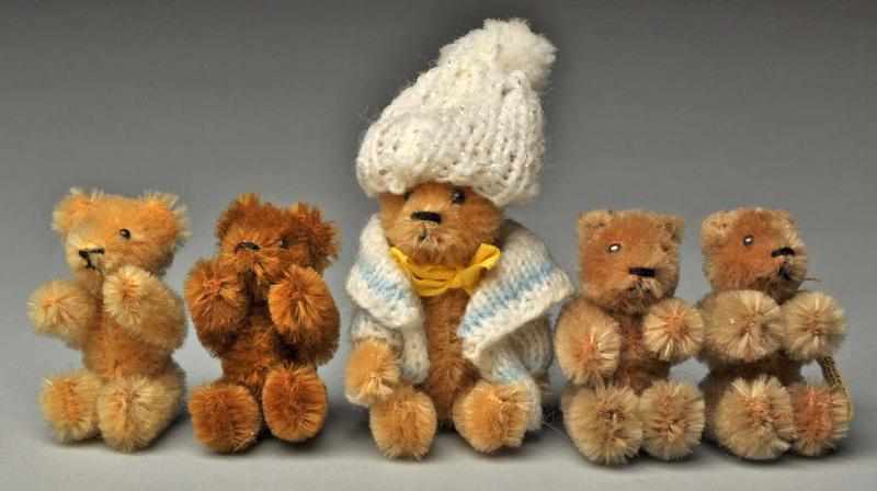 Appraisal: Lot of Schuco Teddy Bears Description All with US Zone