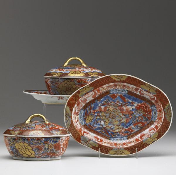 Appraisal: CHINESE EXPORT Pair of sauce tureens with stands ca -