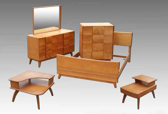 Appraisal: HEYWOOD WAKEFIELD KOHNOOR BEDROOM SET To include drawer Mr Mrs