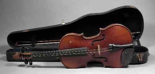 Appraisal: A th century full sized violin with figured two-piece back