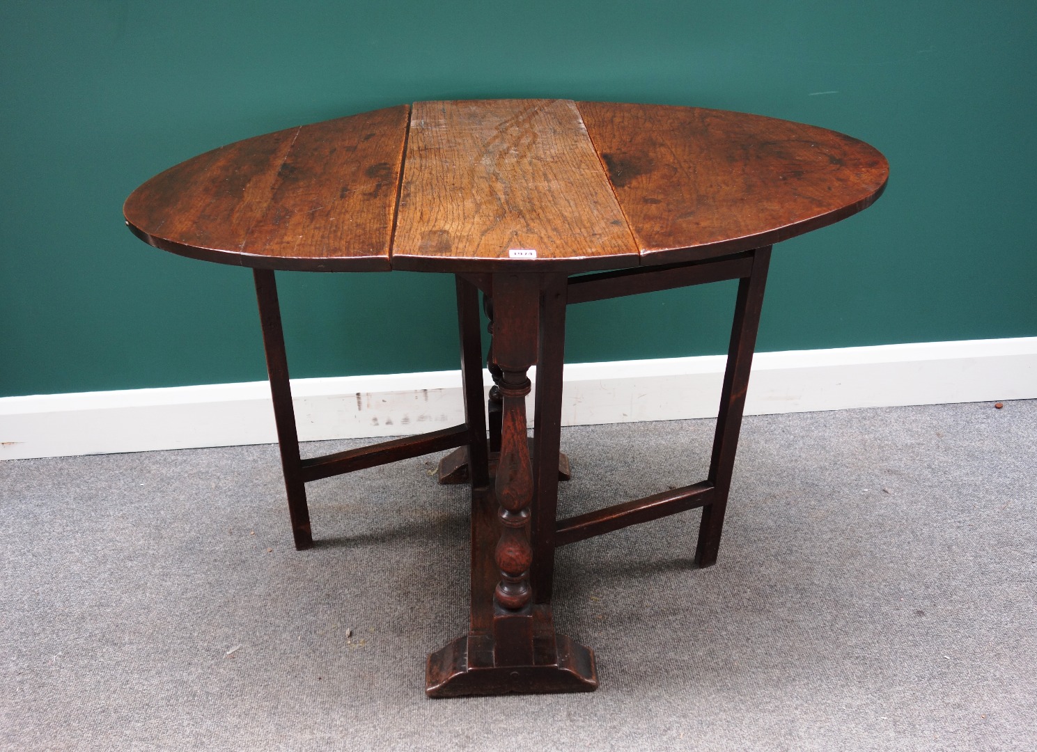 Appraisal: A late th century oak gateleg table the oval top