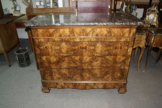 Appraisal: A TH CENTURY MAHOGANY BEDERMEIER MARBLE TOP COMMODE fitted four