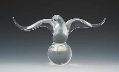 Appraisal: A Steuben Crystal Eagle A heavy clear crystal of an