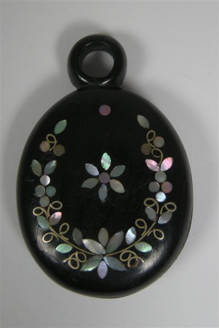 Appraisal: A Victorian memorial pendant of oval form inset to one