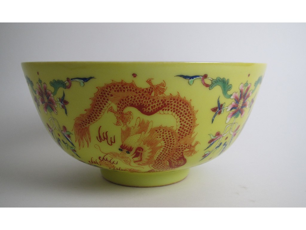 Appraisal: A Chinese yellow ground bowl the exterior painted with dragons