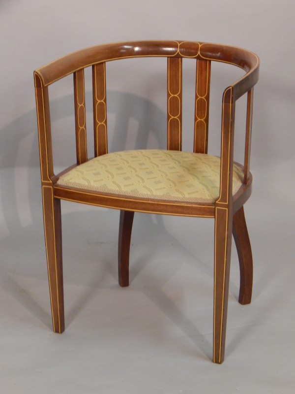 Appraisal: An Edwardian mahogany and boxwood strung tub chair with a