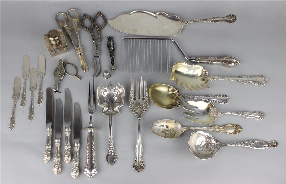 Appraisal: A GROUP OF SILVER ITEMS to include a sterling serving