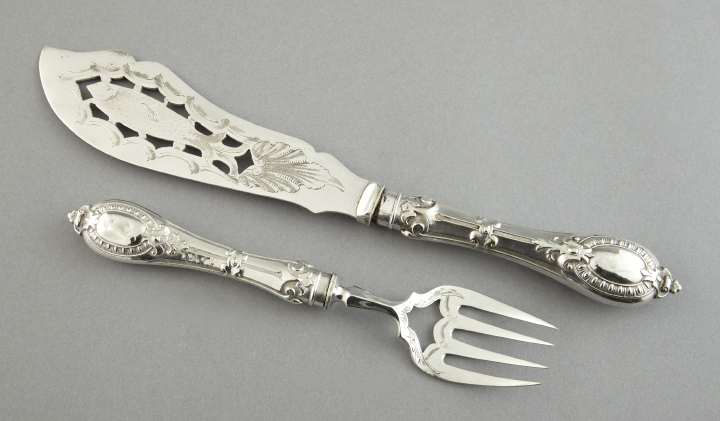 Appraisal: Cased Two-Piece English Silverplate Fish-Serving Set third quarter th century