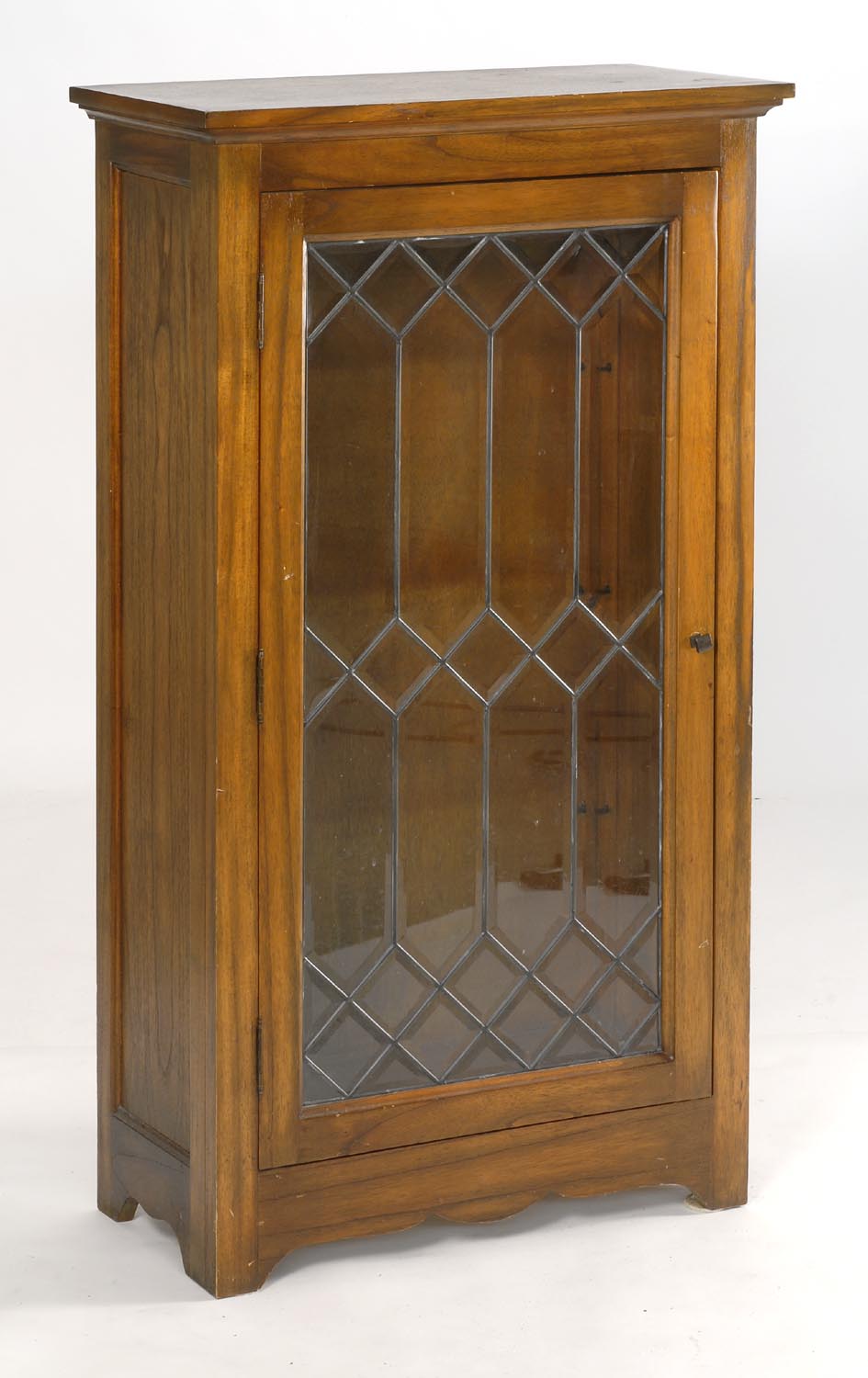 Appraisal: TH CENTURY MAHOGANY BOOKCASE with single leaded and beveled glass