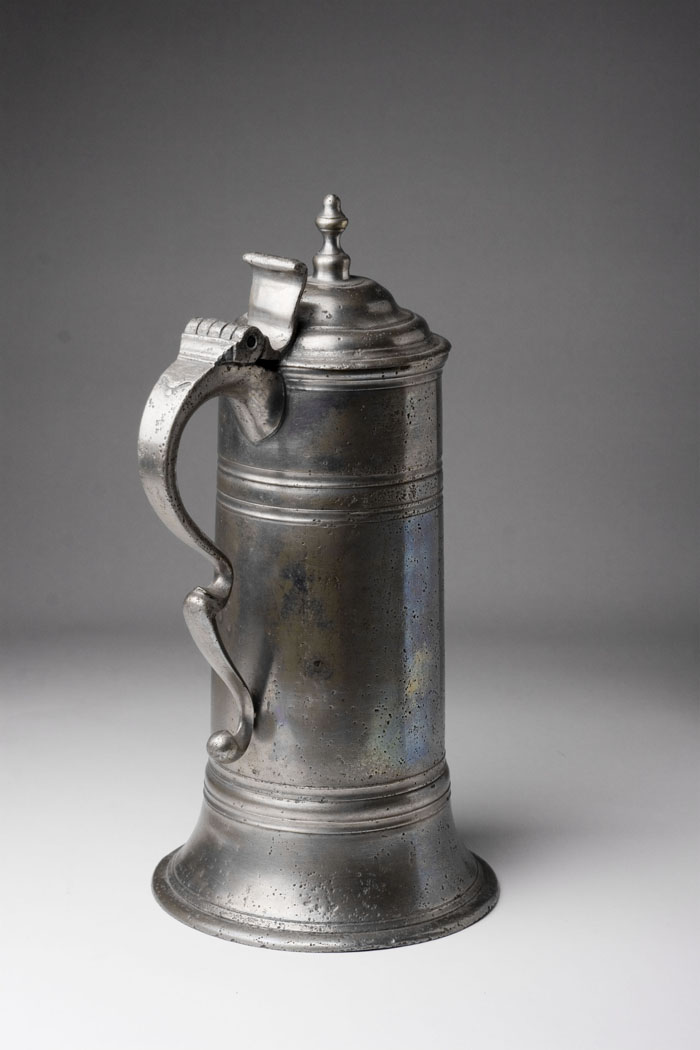 Appraisal: PEWTER FLAGON PROBABLY LONDON ENGLAND CIRCA - Five knuckle hinge