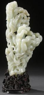 Appraisal: CHINESE CARVED JADE BUDDHA'S HAND A VERY FINE CHINESE CARVED