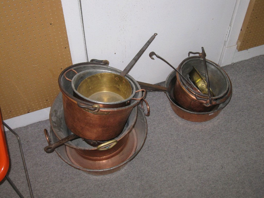 Appraisal: Lot comprising assorted brass and copper pots pans and basins