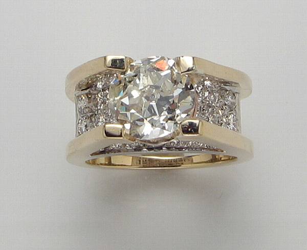 Appraisal: A diamond ring centering an old European-cut diamond weighing approximately