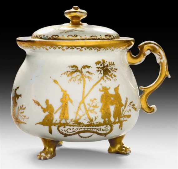 Appraisal: CREAM JUG AND TOP WITH CHINESE FIGURES IN GOLD Meissen