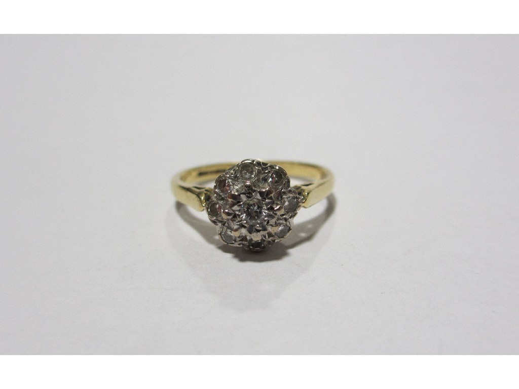 Appraisal: Eighteen carat gold diamond cluster ring