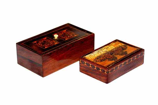 Appraisal: A TUNBRIDGEWARE RECTANGULAR BOX with detachable lid and inlaid panels