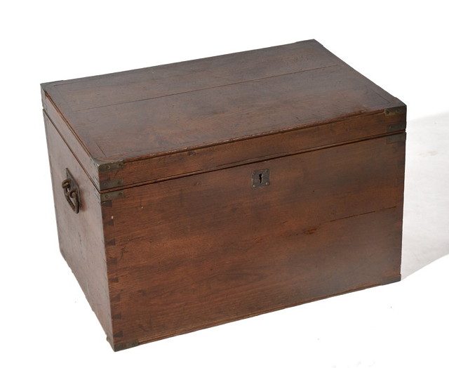 Appraisal: A SMALL TH CENTURY CAMPAIGN TRUNK with sunk metal mounts