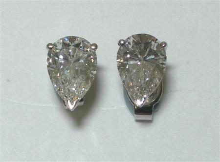 Appraisal: A pair of diamond earrings each claw set with a