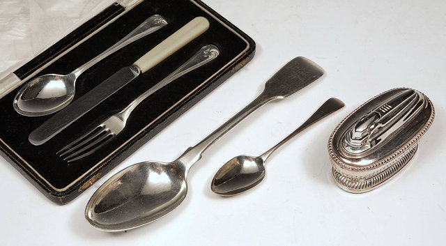 Appraisal: A VICTORIAN FIDDLE PATTERN SILVER TABLE SPOON monogrammed grams together