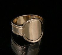 Appraisal: A Gentlemen's Gold Cigar Band Ring k yellow gold cigar