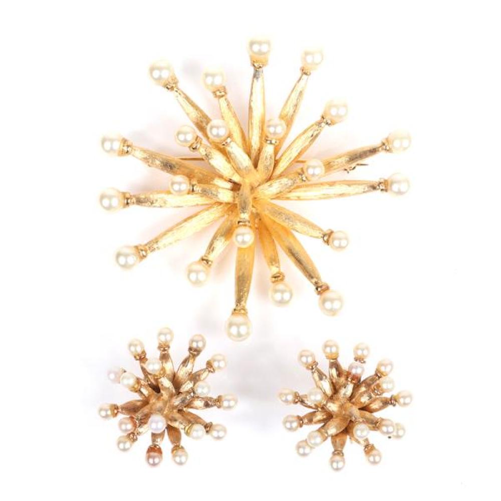 Appraisal: BOUCHER TEXTURED GOLD TONE SET STARBURST PIN BROOCH AND EARRINGS