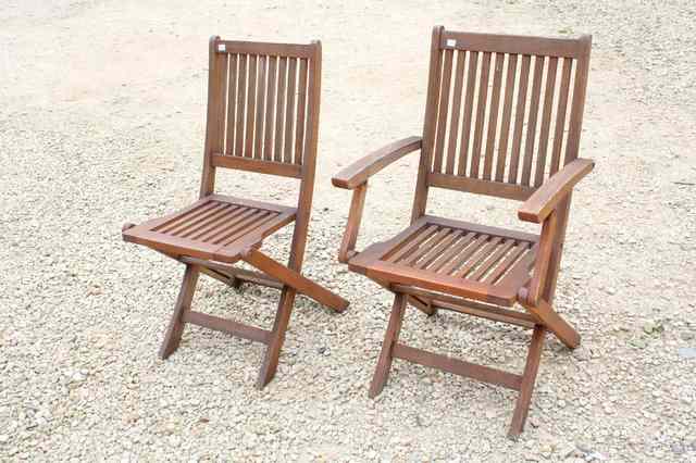 Appraisal: A SET OF SIX TEAK FOLDING GARDEN CHAIRS consisting of