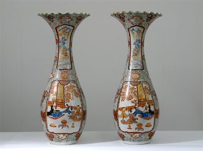 Appraisal: A pair of large Japanese Kutani vases with flared wavy