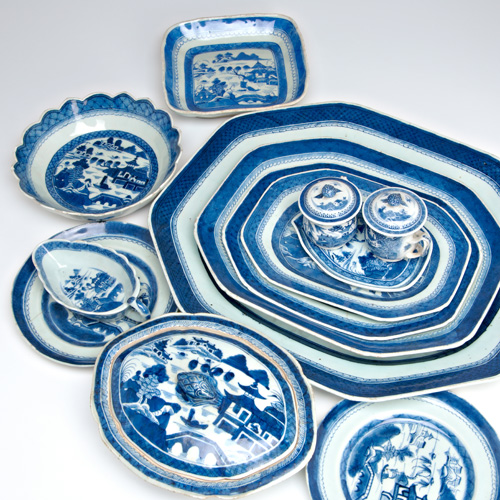 Appraisal: CHINESE PORCELAIN Assembled grouping of tableware including platters plates of