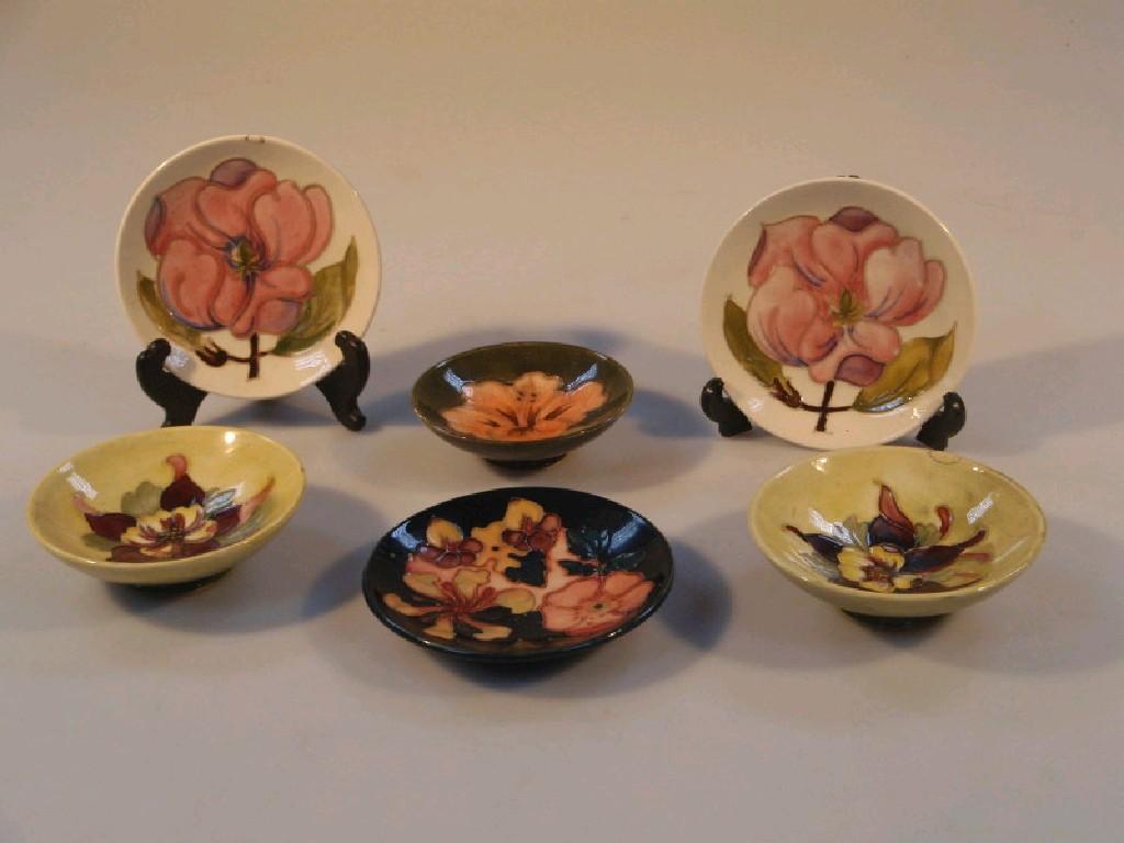 Appraisal: A collection of six Moorcroft dishes all with floral decoration