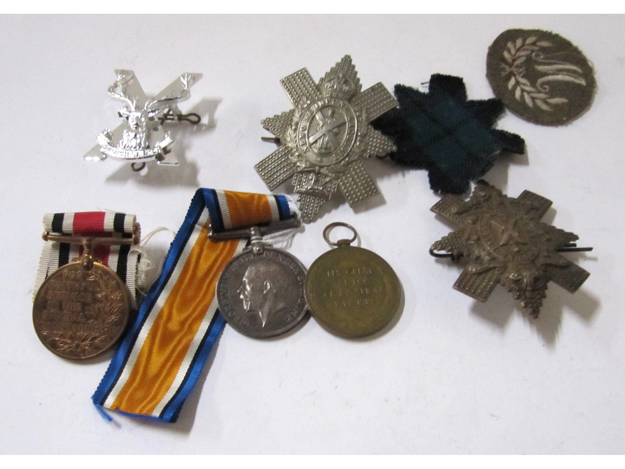 Appraisal: A lot comprising a WWI group of two to Pte