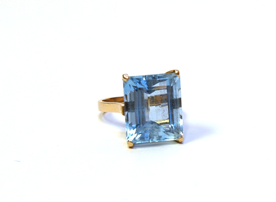 Appraisal: A Gold and Aquamarine Ring K tested yellow gold set