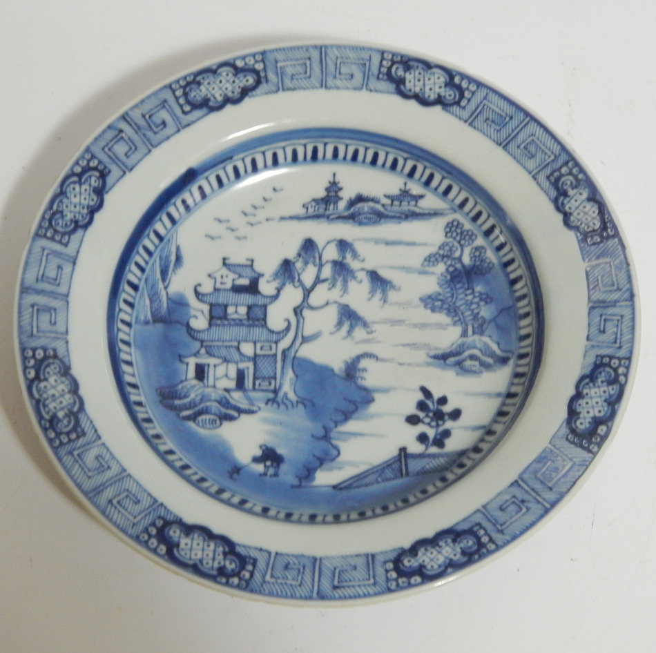 Appraisal: An thC Chinese export blue and white porcelain bowl decorated