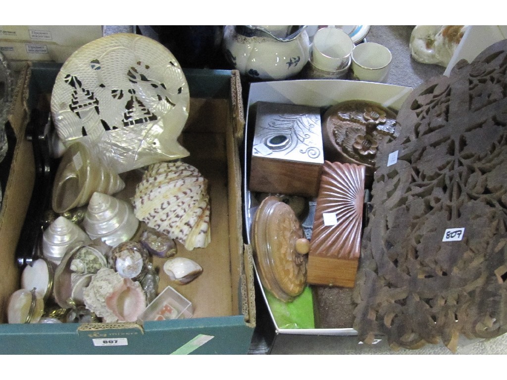 Appraisal: Lot comprising box of shells - carved examples etc and