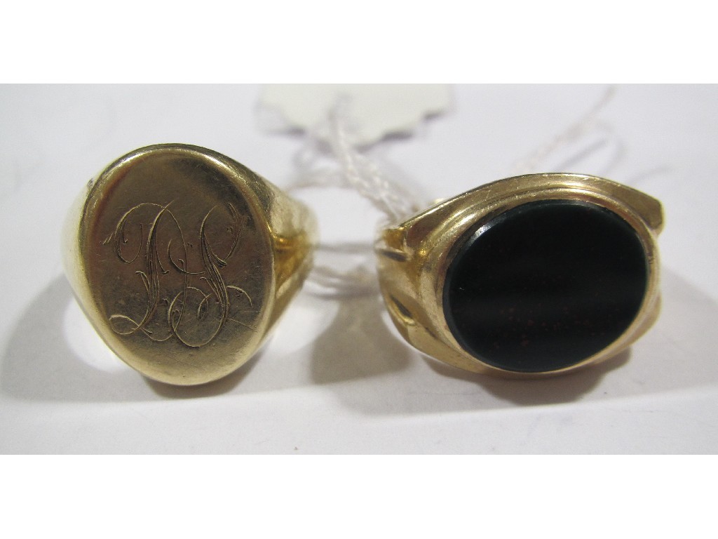 Appraisal: Two gents ct gold signet rings one with bloodstone