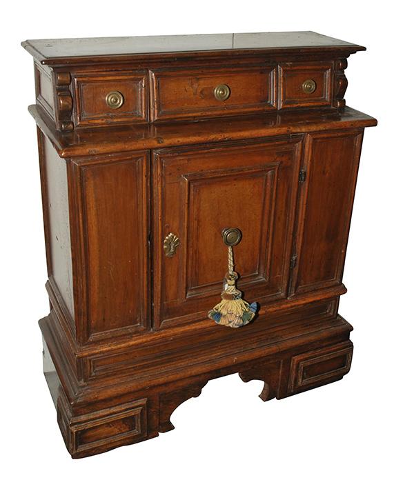 Appraisal: AN ITALIAN FRUITWOOD CREDENZA EARLY TH CENTURY the rectangular top