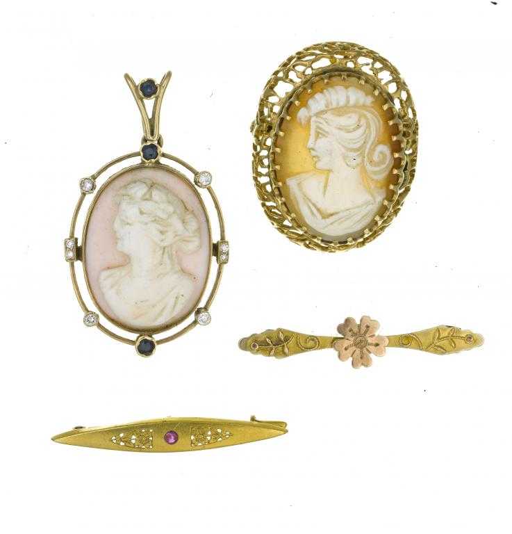 Appraisal: A CAMEO PENDANT in oval gold openwork frame with diamond