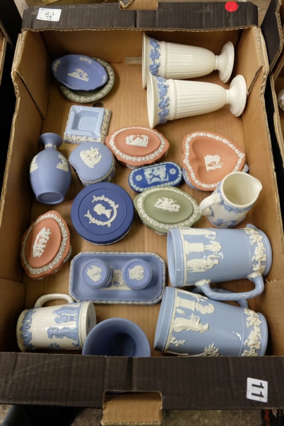 Appraisal: A collection of pottery to include Wedgwood jasperware trinket boxes