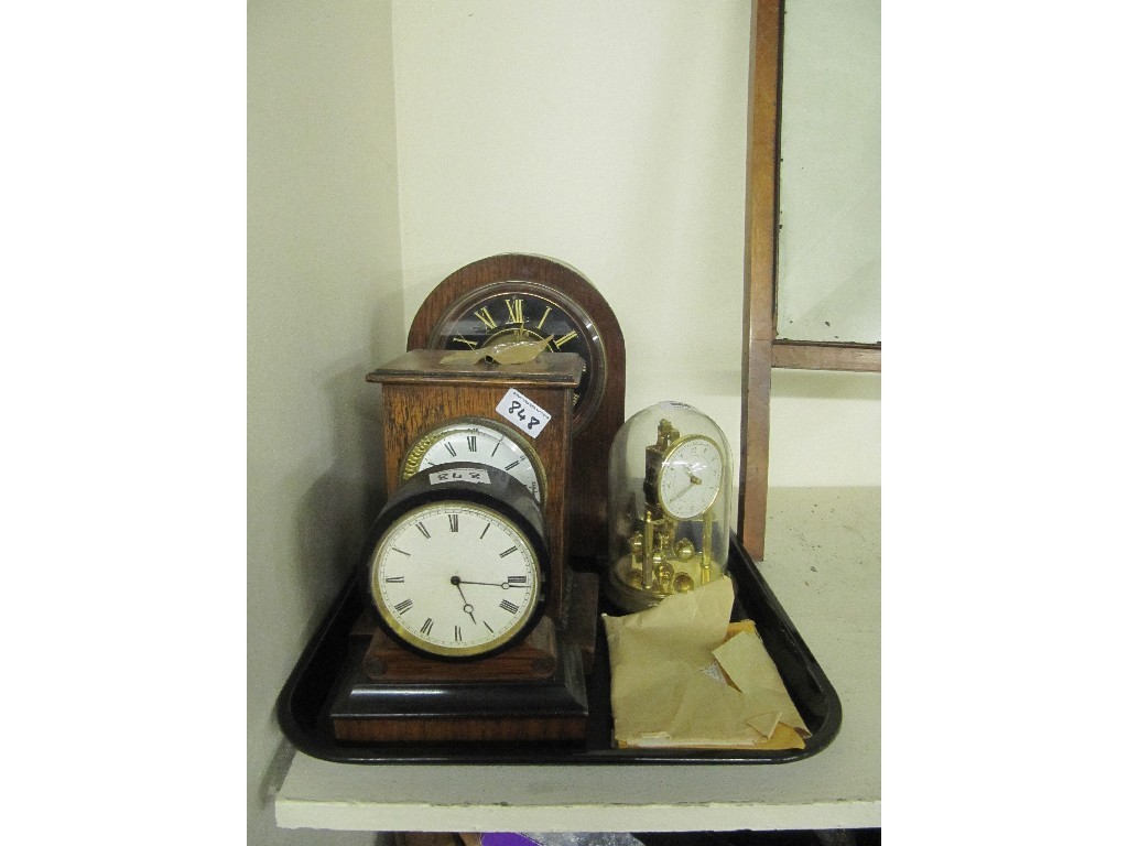 Appraisal: Tray of assorted mantel clocks