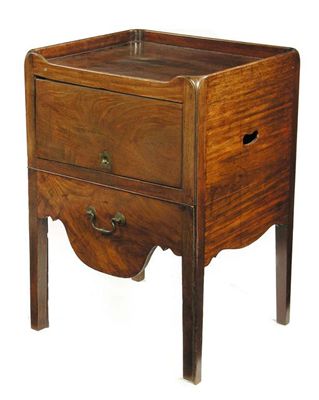 Appraisal: A George III mahogany 'tray top' bedside commode the sides