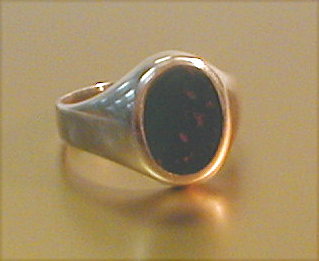 Appraisal: A gentleman's signet ring set with an oval bloodstone stamped