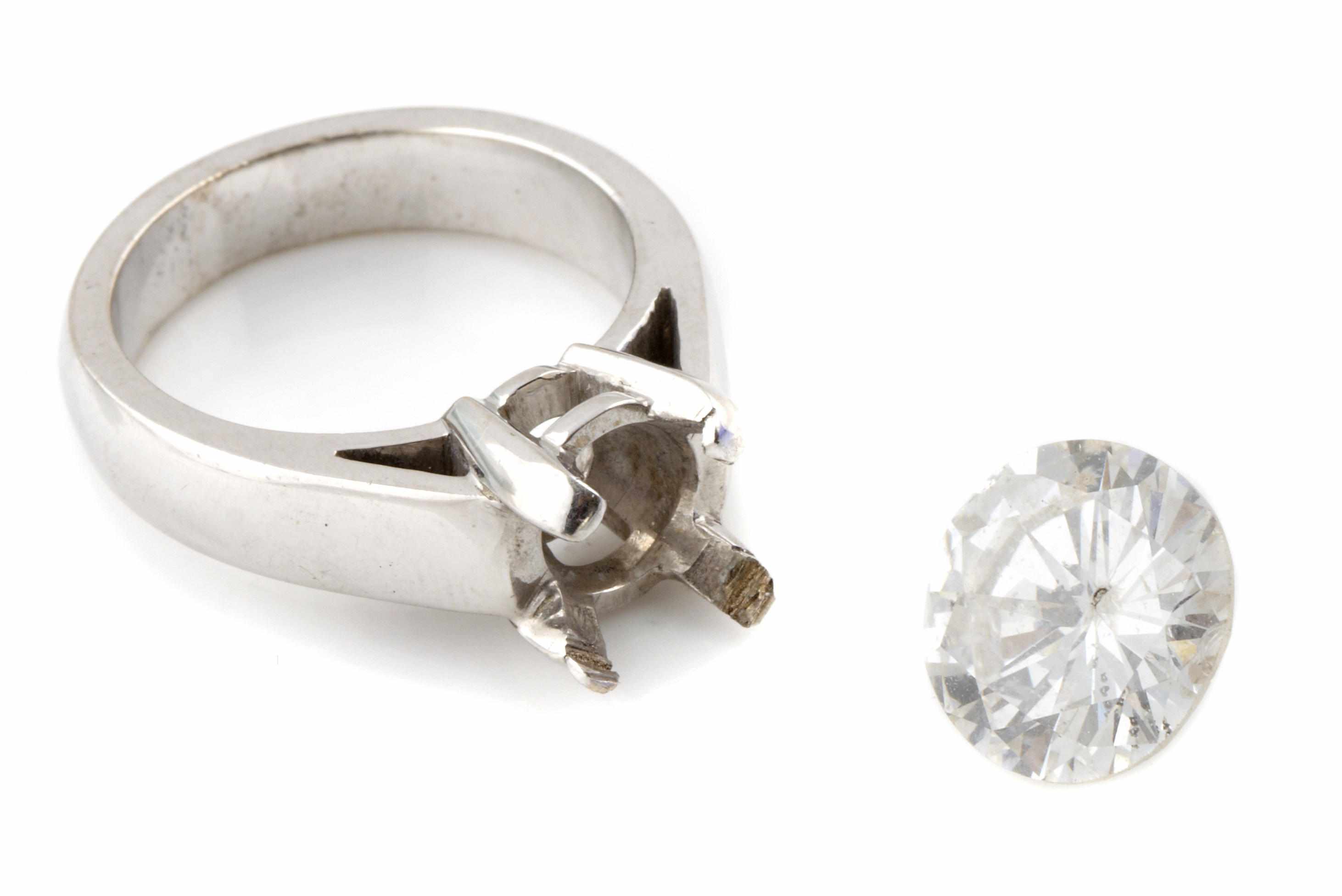 Appraisal: An unmounted diamond together with a k white gold mounting