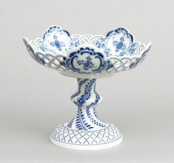 Appraisal: A Meissen Blue Onion Compote ca th Century Made in