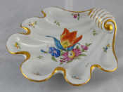 Appraisal: A Herend ceramic shell dish decorated with flowers factory stamp