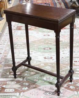 Appraisal: Federal style card table having a hinged top opening to