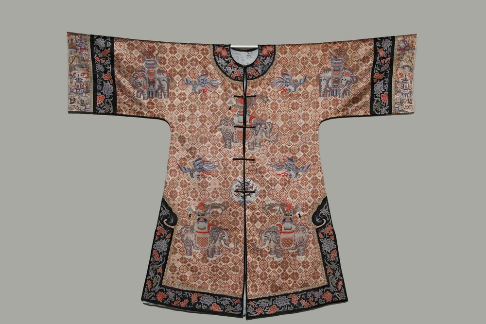 Appraisal: CHINESE ROBE - Unusual Silk Brocade Tapestry Kesi Man's Jacket