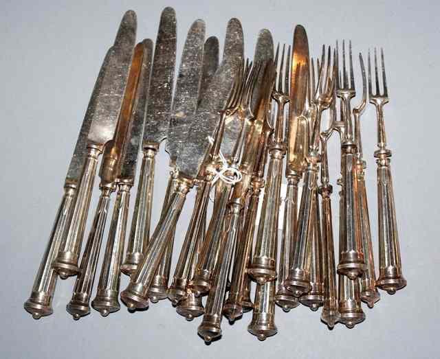 Appraisal: A SET OF TWELVE SILVER HANDLED TEA KNIVES FORKS with