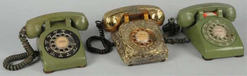 Appraisal: Lot of Colored Telephones First is all dark green barn