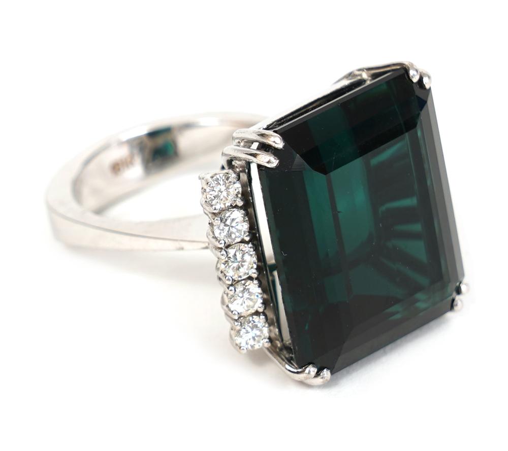 Appraisal: SPRITZER FUHRMANN CT GREEN TOURMALINE GOLD RINGSpritzer Fuhrmann green tourmaline