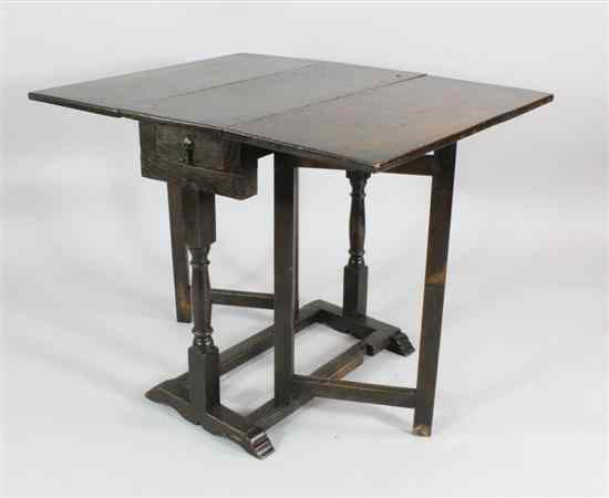 Appraisal: A William and Mary oak rectangular gateleg table c on