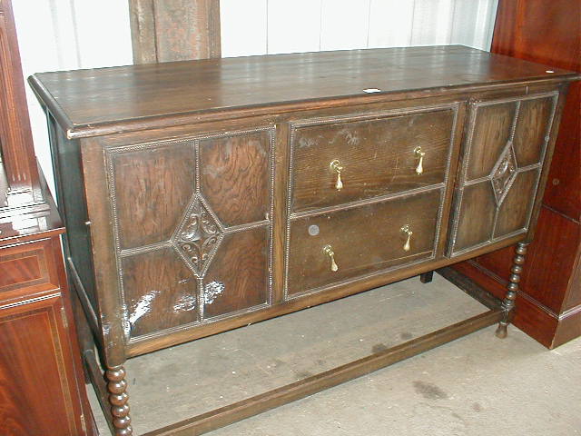 Appraisal: A ball turned oak dresser